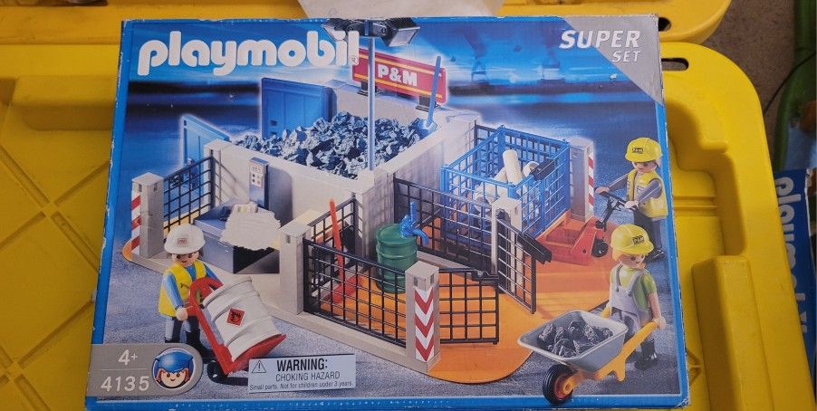 Playmobil 4135 - Super Set Depot Site New in box
