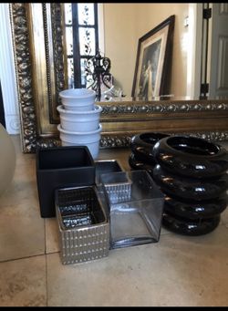 Decor containers