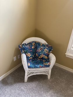 White wicker full bedroom set