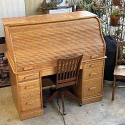 MUST GO NOW!! Make Best Offer! $400!!Vintage Roll top Oak Desk & Chairs .Worth $600  