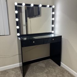 Vanity Desk With Lights