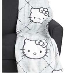Hello Kitty Blanket 🩶