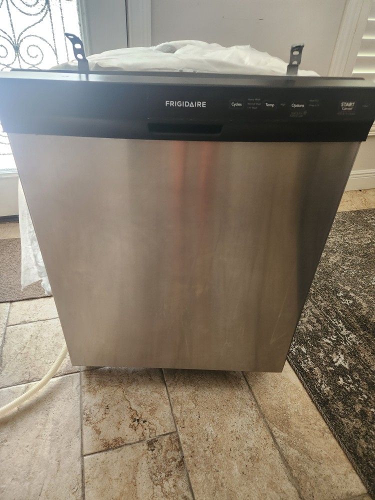 FRIDGIDAIRE Dishwasher