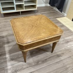Thomasville Square Coffee Table With 1 Drawer 