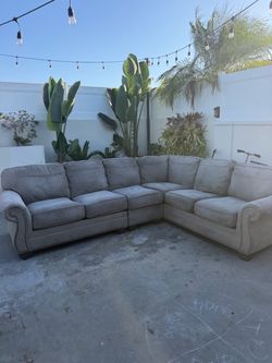 Couch set