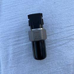 TOYOTA GENUINE 89458-E0030 SENSOR, FUEL PRESSURE OEM 89458E0030