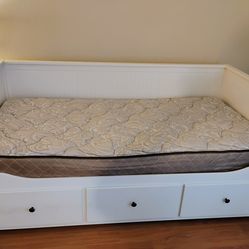 Daybed Frame w/ 3 Drawers – White (Twin to Full Pull-Out)