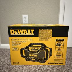 DeWalt 20V Max Bluetooth Radio With Built In Charger 