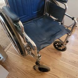 Foldable wheelchair 