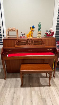 Yamaha M500QA Upright Piano with Bench