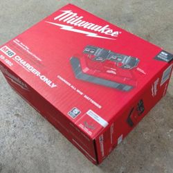 Milwaukee Dualbay M18 Rapid Charger