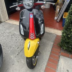 Mickey Mouse Vespa Limited Edition 