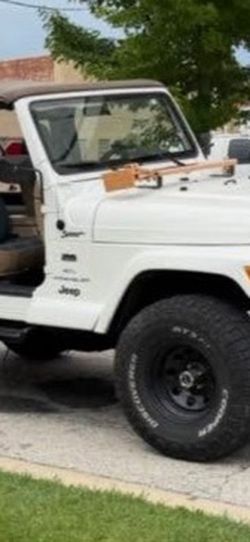 White Jeep Wrangler TJ Sport