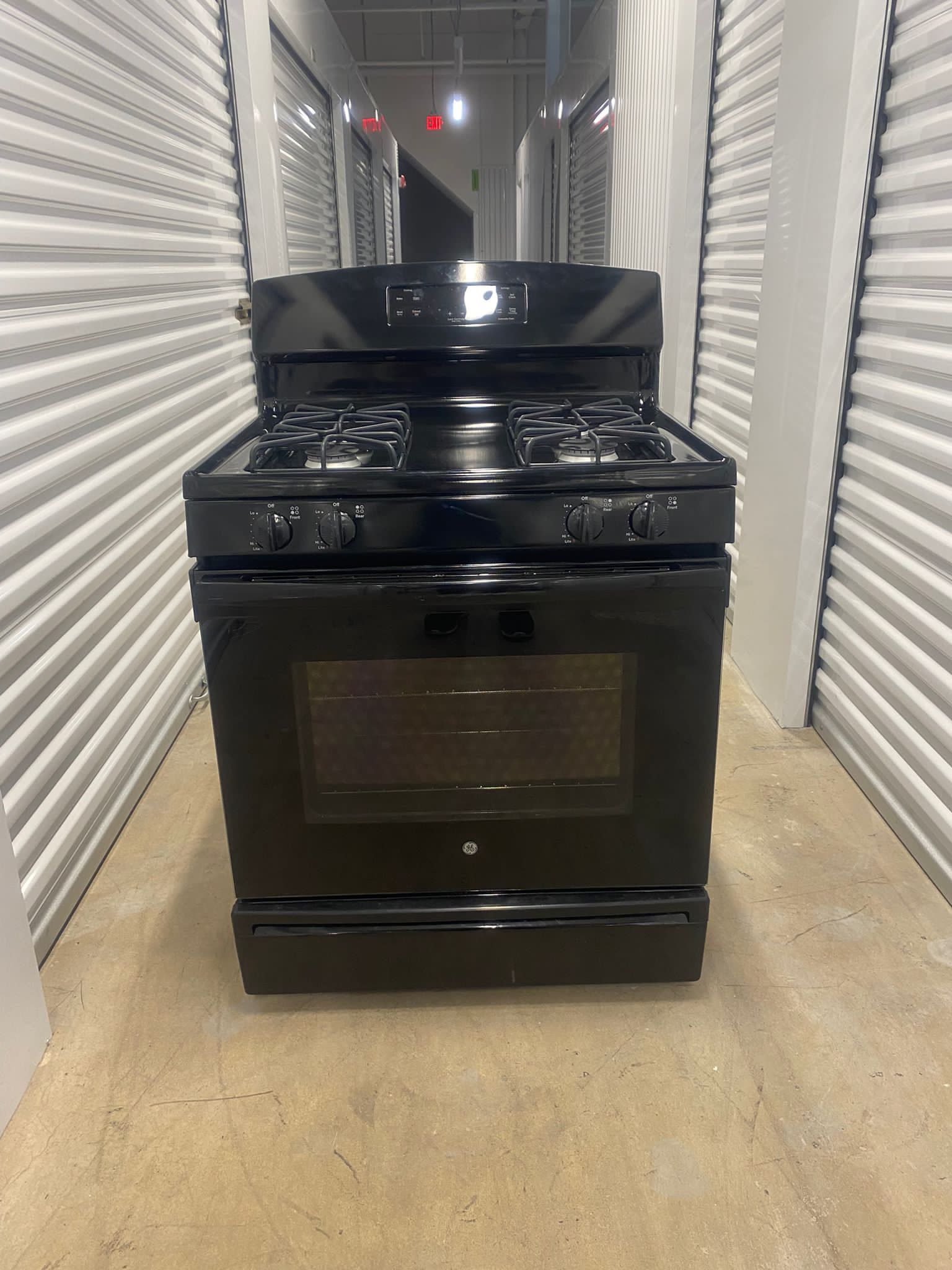 Black General Electric Stove/Estufa General Electrica Negra