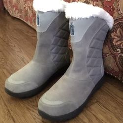 NEW COLUMBIA SNOW BOOTS