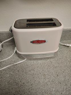 Retro style pink toaster