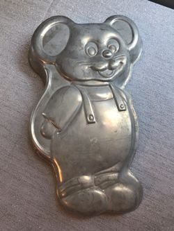Wilton 1987 mouse cake pan