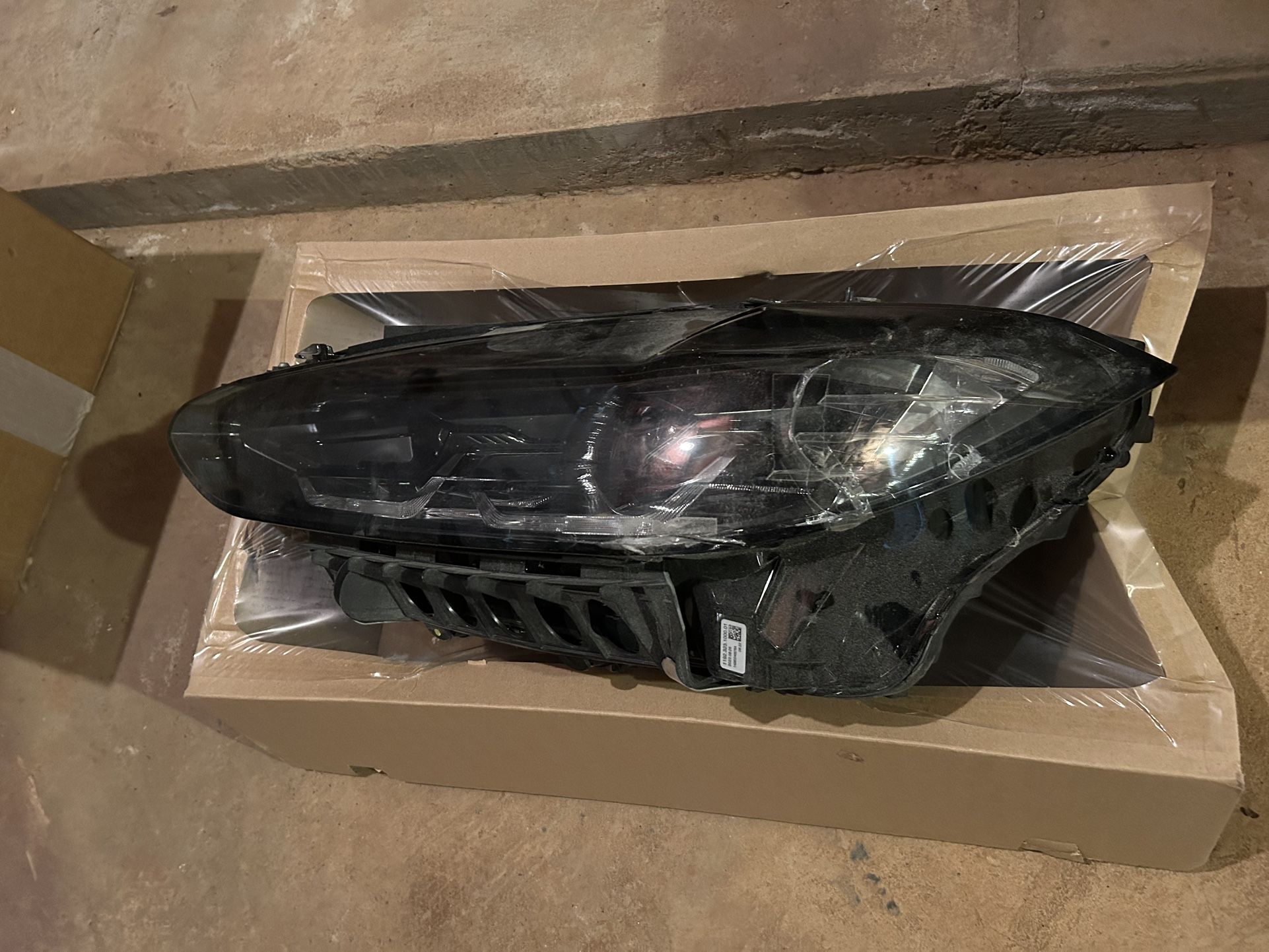 Driver/left Headlight