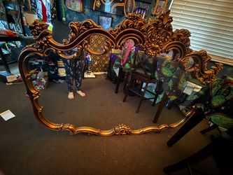 Large Ornate Italian Baroque Style Giltwood Mirror – Carved Gold Statement Mirror