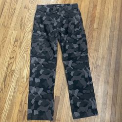 Airwalk Men’s Dark Black, White and Grey Camo Cargo Pants Size 29x30