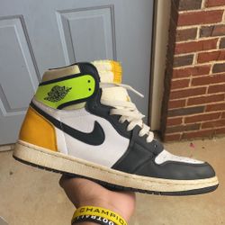 Jordan 1 Retro High Og “Volt” 