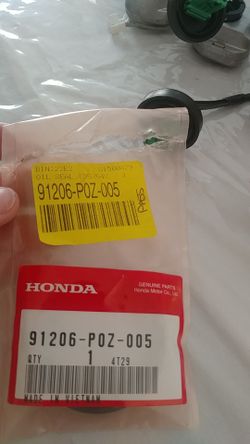 Passenger side oil axle seal Acura 04-08 Acura tl