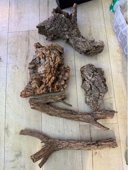 Cork bark pieces