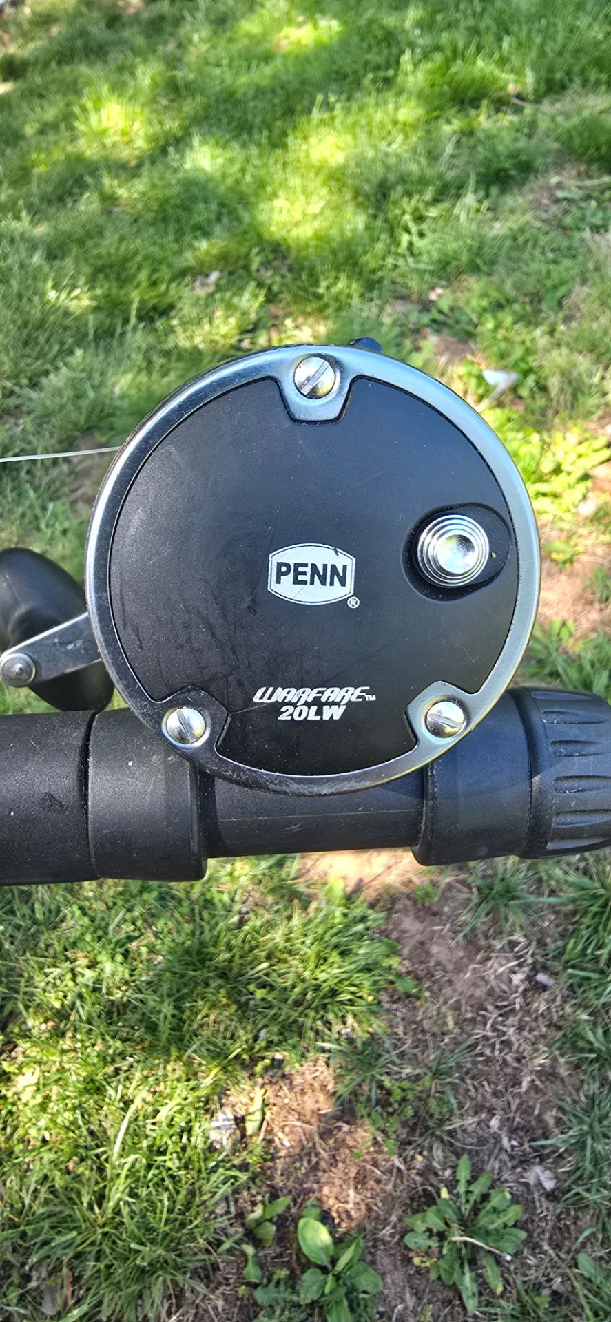 Penn fishing rod with reel—like new. 7 feet
