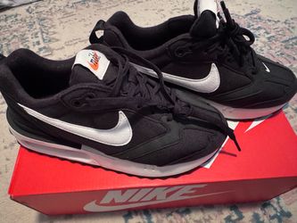 NIB!! Woman’s Nike air max size 6