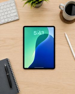 iPad Air 13” M2 Apple Chip 256GB 🚀 1 Year Warranty Included ✅ Clean front & back ✨98% Battery Helath🔋