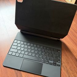 Apple Magic Keyboard 12.9 Gen 3 - 6