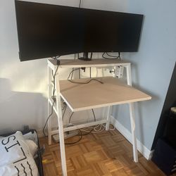 Modern Corner Desk with Upper Monitor Shelf – White Frame / Light Wood