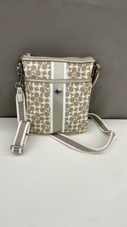 Coach crossbody purse. Item No 209 (Shopgoodwill)