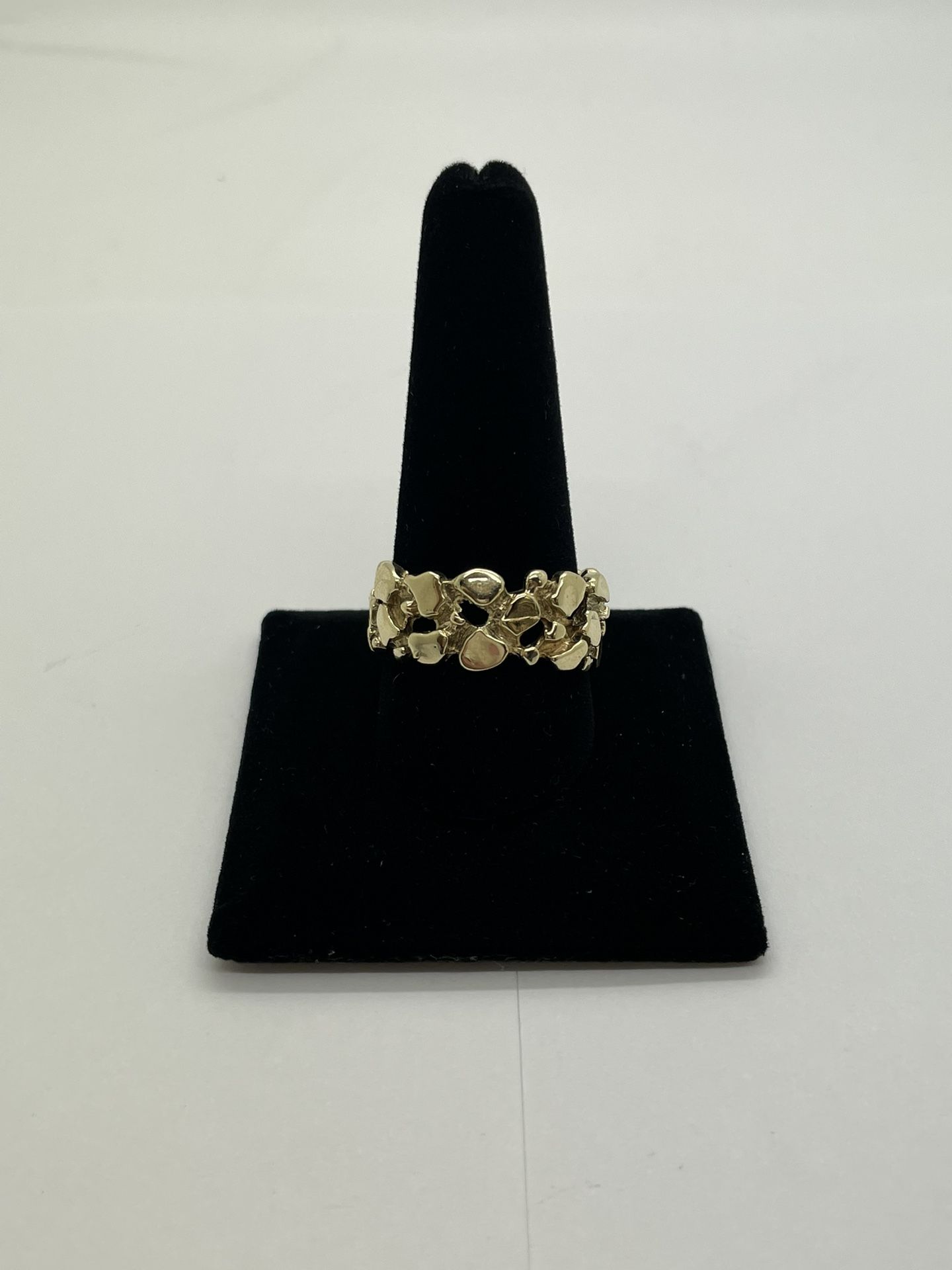 NUGGET RING 14KT YELLOW GOLD, 10.2 GRAMS, SIZE 11. 