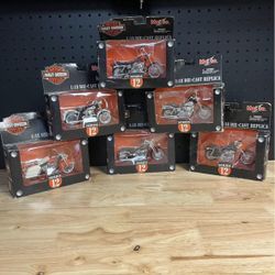 6 Harley-Davidson 1:18 Series 12 die-cast Motorcycles 