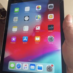 iPad 2 128gb. Working Excellent. Just Cracked Screen.   Fully Functional. 