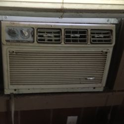 220 Window Unit Air & Heat