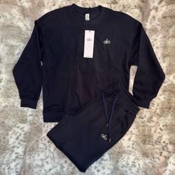 Alo Yoga Accolade Crew Neck Sweatshirt and Sweatpants Matching Set