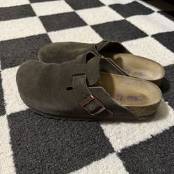 Birkenstocks Boston Clogs (Olive Suede)