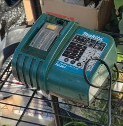Makita 18v Battery Charger