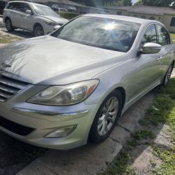 Hyundai Genesis. 2012 