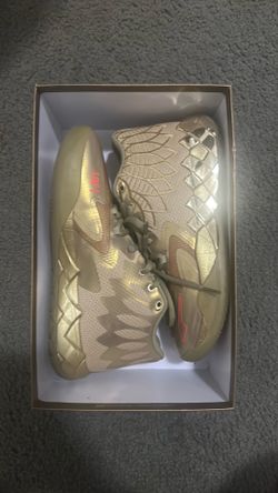 Basketball Shoes 9.5