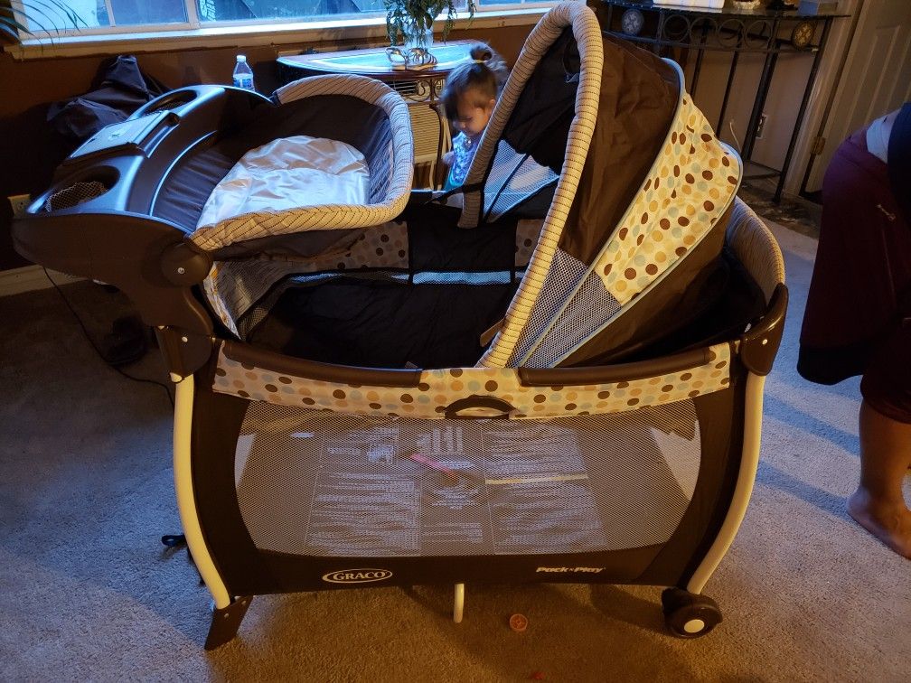 GRACO PACK N PLAY BASSINET/CHANGING TABLE & SLEEPER