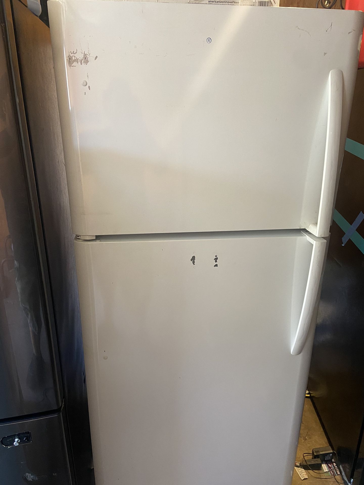 Top Freezer Refrigerator Good Conditions 3 Months Warranty Delivery Aviable