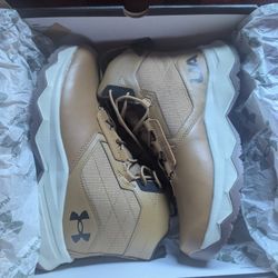  Under Armour Boots  Size 9