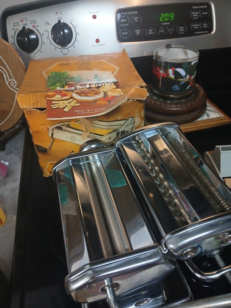 Pasta Maker with Ravioli Maker