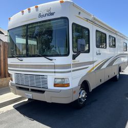 2002 Fleetwood Bounder 32H Motorhome/RV MANY UPGRADES