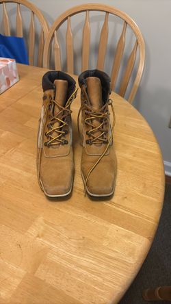 Timberlands Women’s Boots 7.5