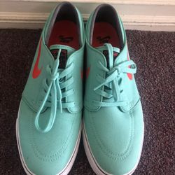 Nike Shoes Size 10.5