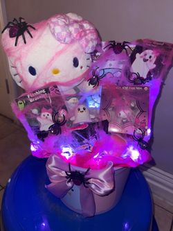 Hello kitty boo basket